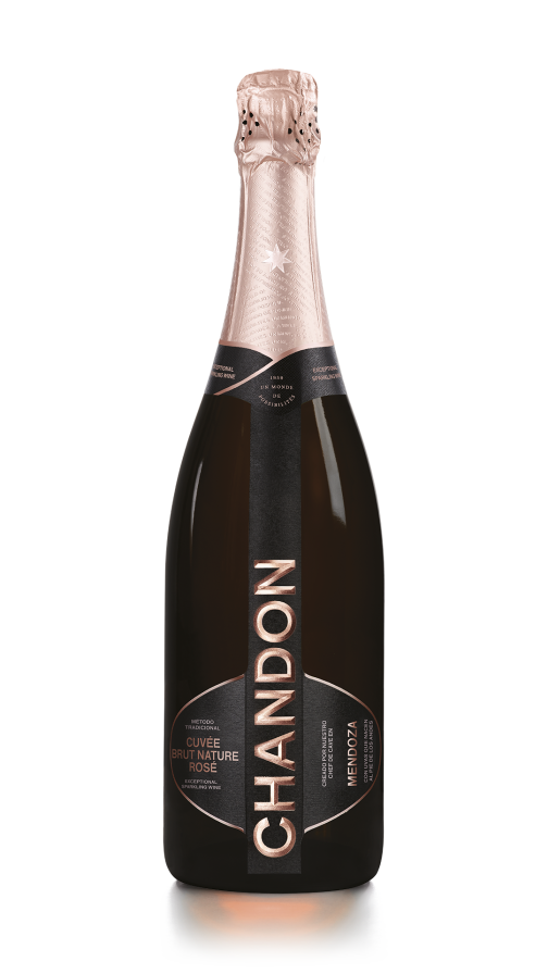 Una botella de Cuvée Brut Nature Rosé producida en CHANDON Argentina, Mendoza