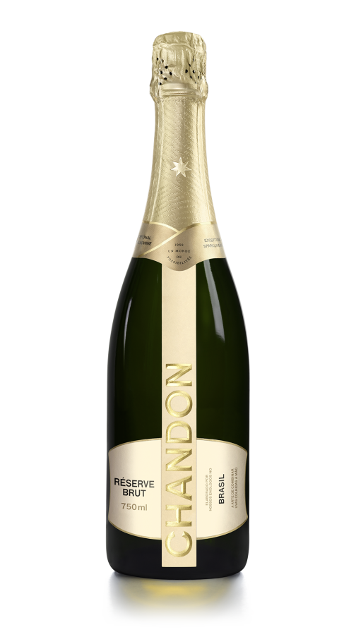 Uma garrafa de CHANDON Réserve Brut produzida no Brasil