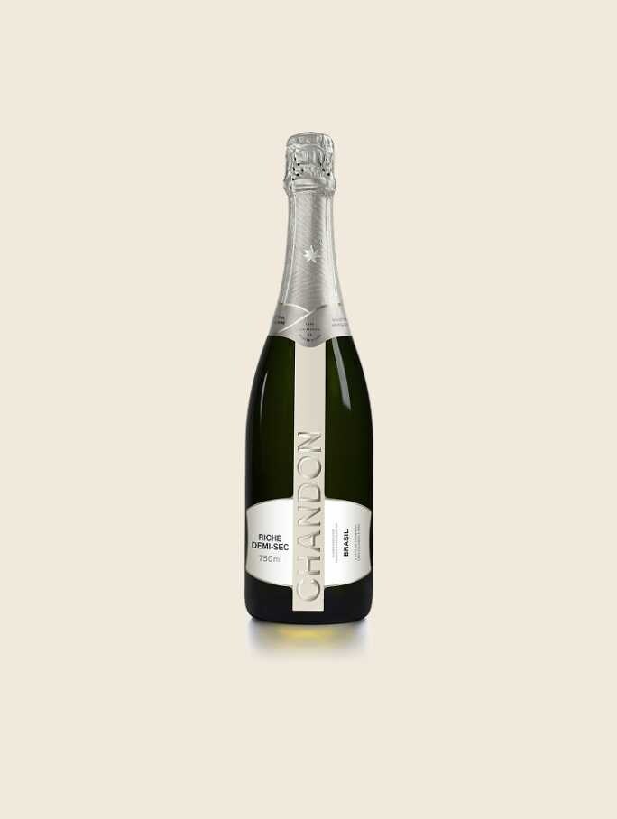 Garrafa de CHANDON Riche Demi-Sec produzida no Brasil