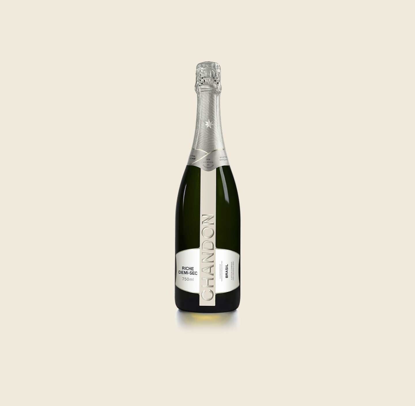 Garrafa de CHANDON Riche Demi-Sec produzida no Brasil
