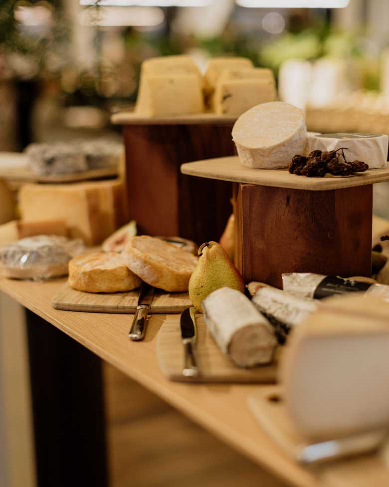 THE ULTIMATE CHEESE BOARD